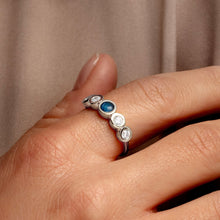 Load image into Gallery viewer, Crystal-Chain Ashes Resin Ring - Silver