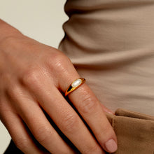 Load image into Gallery viewer, Flat Oval Ashes Resin Ring - Gold