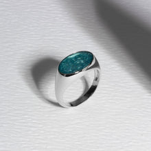 Load image into Gallery viewer, Men's Large Oval Signet Ashes Resin Ring - Silver