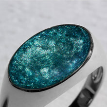 Load image into Gallery viewer, Men's Large Oval Signet Ashes Resin Ring - Silver