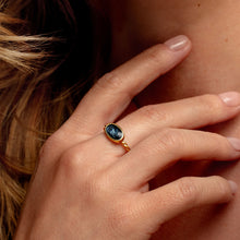 Load image into Gallery viewer, Oval Ashes Resin Ring With Twisted Band - Gold