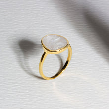 Load image into Gallery viewer, Pebble Ashes Resin Ring - Gold