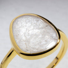 Load image into Gallery viewer, Pebble Ashes Resin Ring - Gold