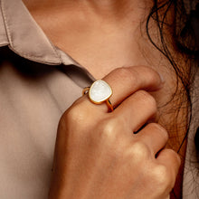Load image into Gallery viewer, Pebble Ashes Resin Ring - Gold