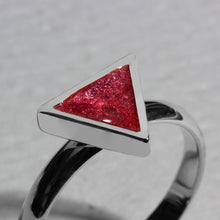 Load image into Gallery viewer, Triangular Ashes Resin Ring - Silver