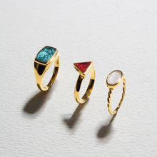 Load image into Gallery viewer, Triangular Ashes Resin Ring - Gold