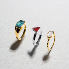 Load image into Gallery viewer, Triangular Ashes Resin Ring - Silver
