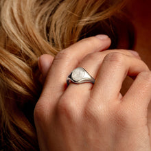 Load image into Gallery viewer, Upright Oval Ashes Resin Ring - Silver
