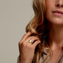 Load image into Gallery viewer, Upright Oval Ashes Resin Ring - Gold