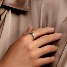 Load image into Gallery viewer, Crystal-Chain Ashes Resin Ring - Silver
