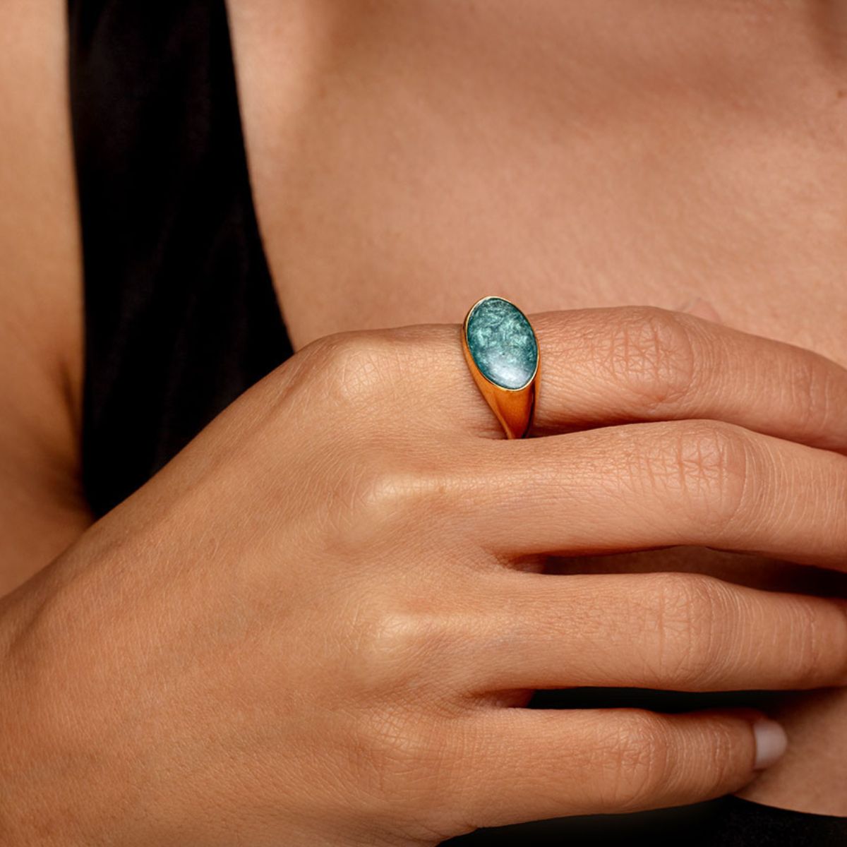 Large Oval Signet Ashes Resin Ring - Gold – LOVELOX