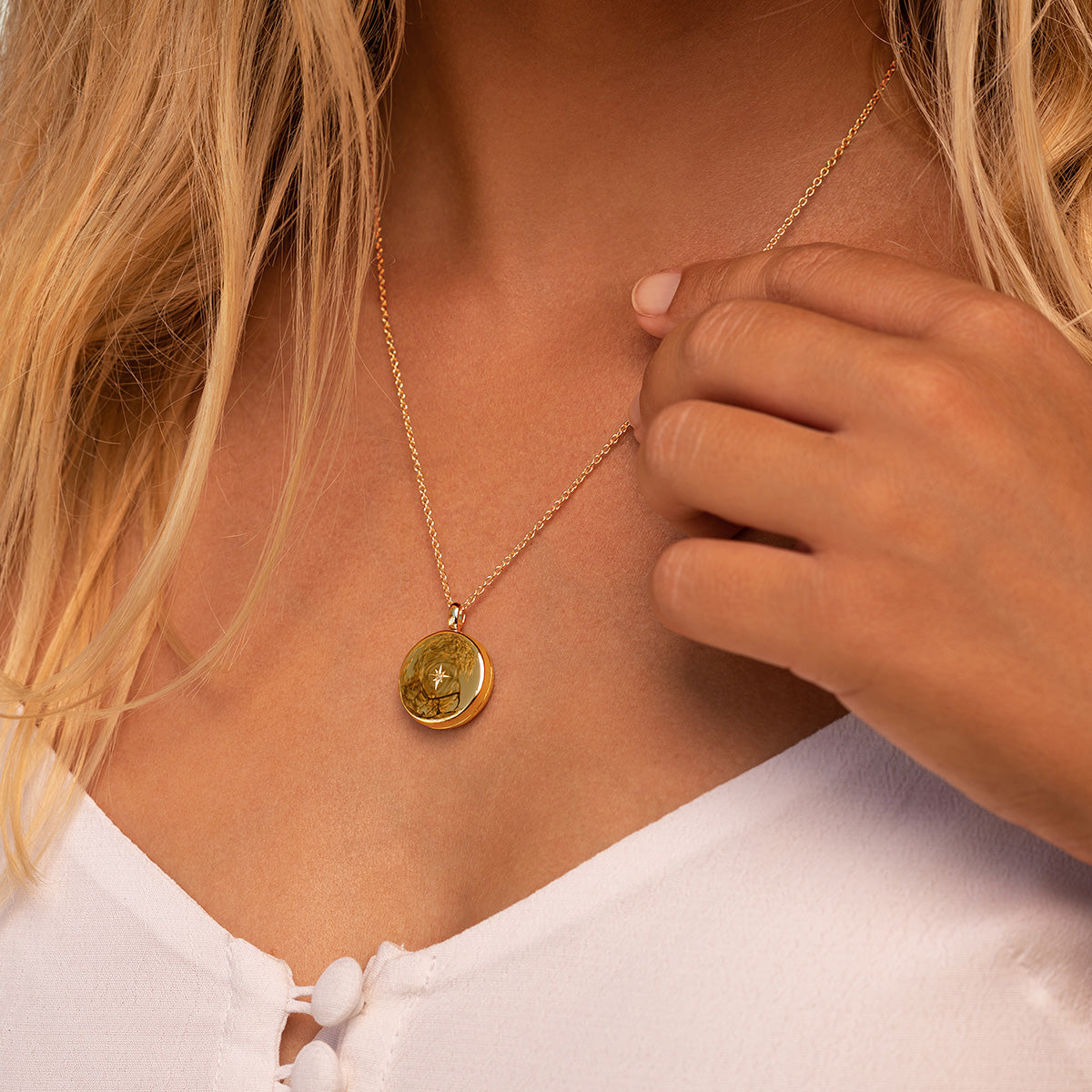 Diamond Round Engraved Locket – Gold