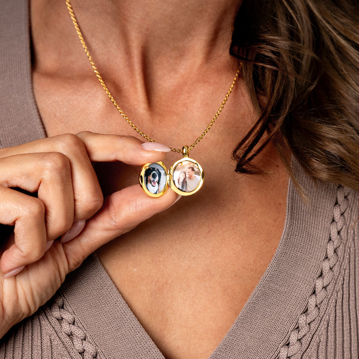 Diamond Round Engraved Locket – Gold