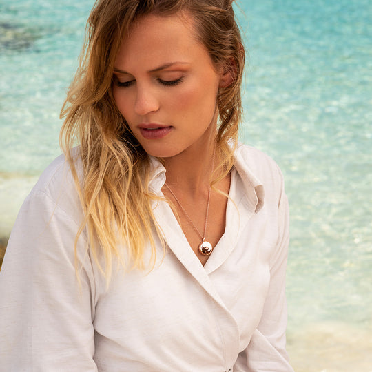 Diamond Round Engraved Locket – Rose Gold