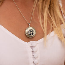 Bild in den Galerie-Viewer laden, großes personalisiertes Medaillon „Baum des Lebens“ – Silber
