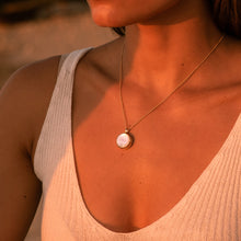 Load image into Gallery viewer, Mother Of Pearl Round Locket – Silver
