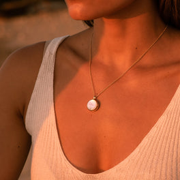 Mother Of Pearl Round Locket – Silver