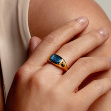 Load image into Gallery viewer, Rectangular Signet Ashes Resin Ring - Gold
