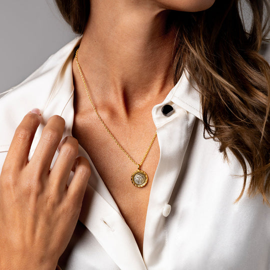 Rope-framed Round Fingerprint Necklace - Gold
