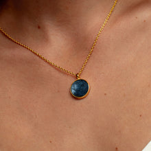 Load image into Gallery viewer, Round Ashes Resin Necklace - Gold
