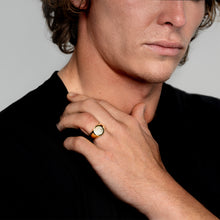 Load image into Gallery viewer, Men's Round Fingerprint Signet Ring - Gold
