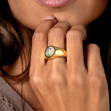 Load image into Gallery viewer, Round Fingerprint Signet Ring - Gold
