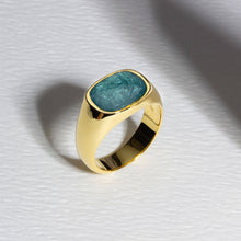 Load image into Gallery viewer, Men&#39;s Rounded Rectangular Signet Ashes Resin Ring - Gold
