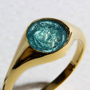 Round Signet Ashes Resin Ring - Gold