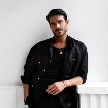 Bild in den Galerie-Viewer laden: Herren-Kompass-Medaillon – Gold
