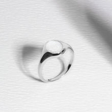 Load image into Gallery viewer, Upright Oval Ashes Resin Ring - Silver
