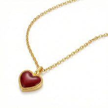 Load image into Gallery viewer, Vintage Resin Heart Necklace - Gold
