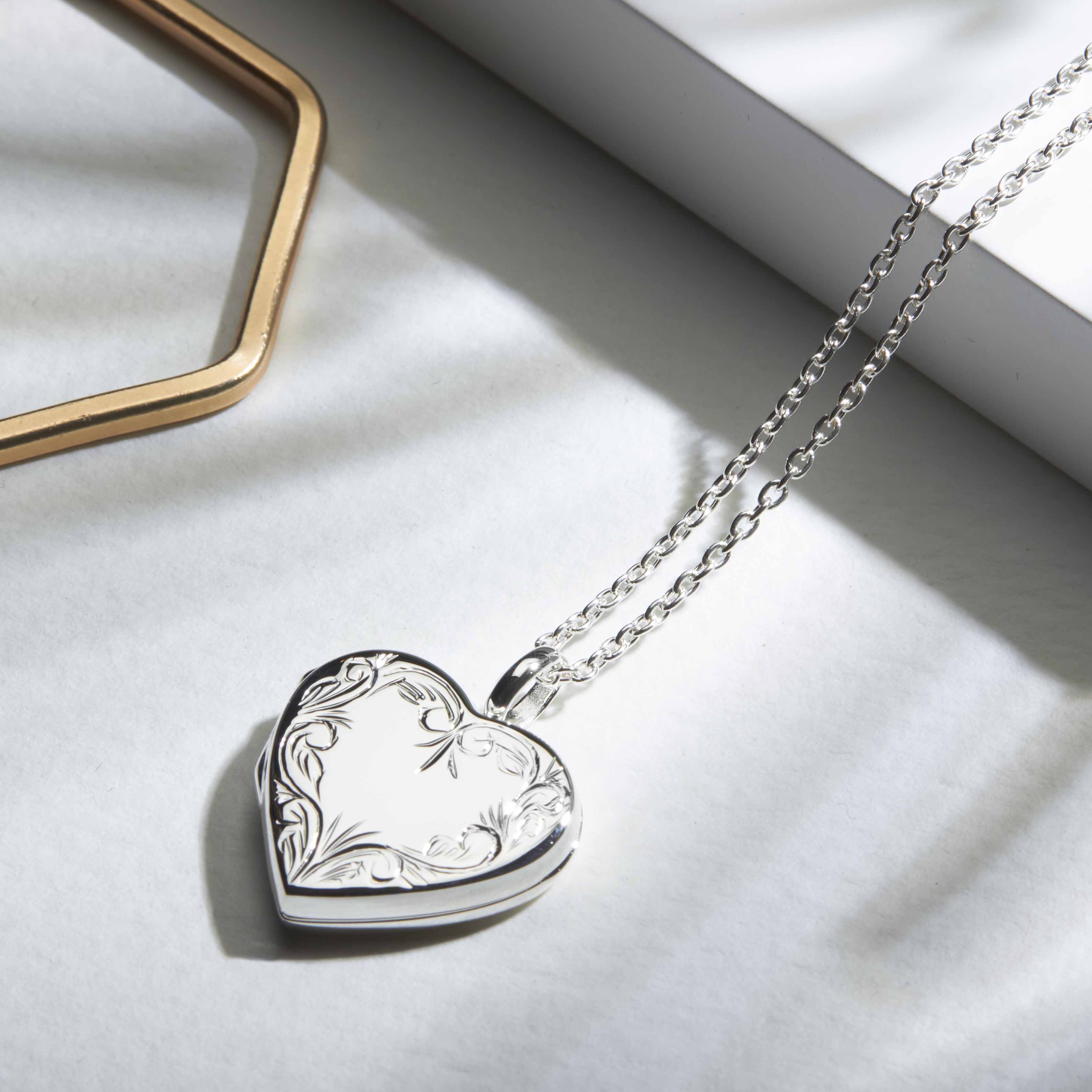 Scroll Heart Silver Locket – LOVELOX