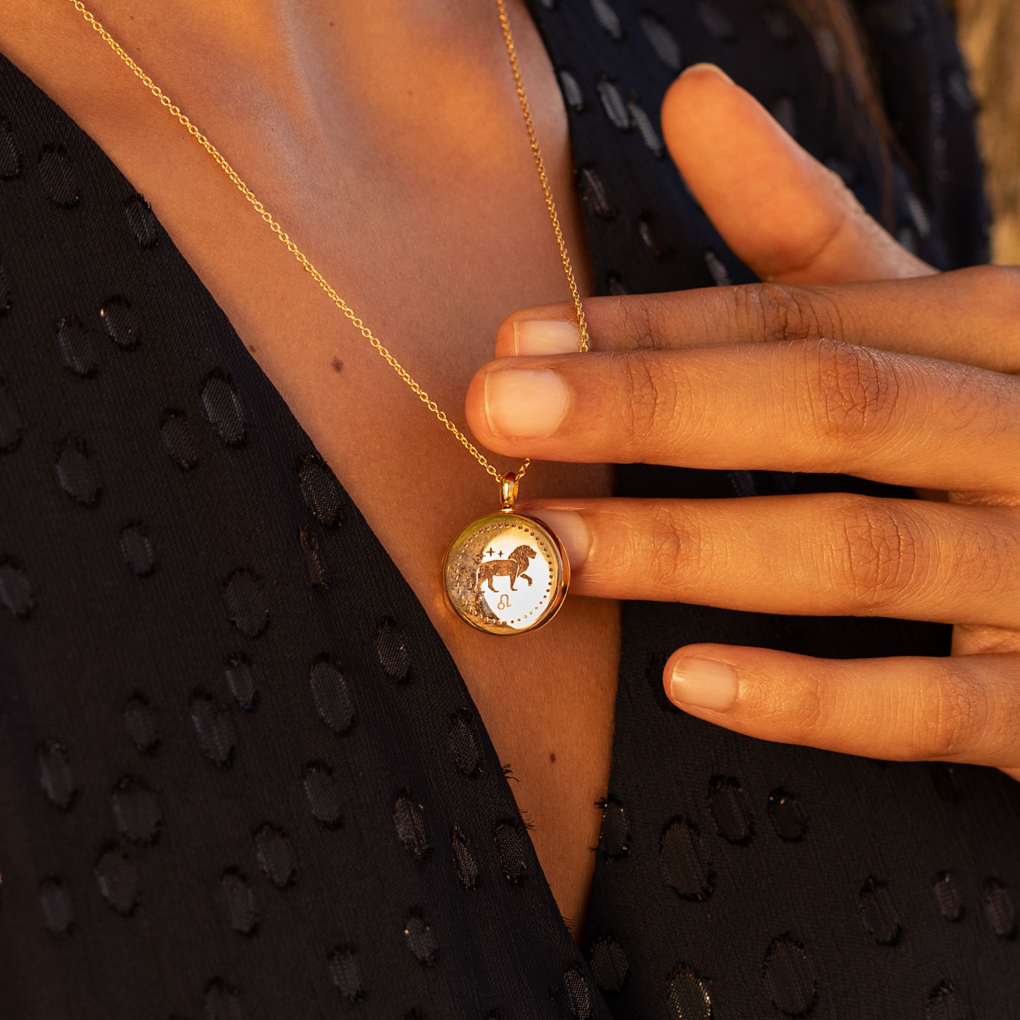Zodiac Round Locket – Gold – LOVELOX