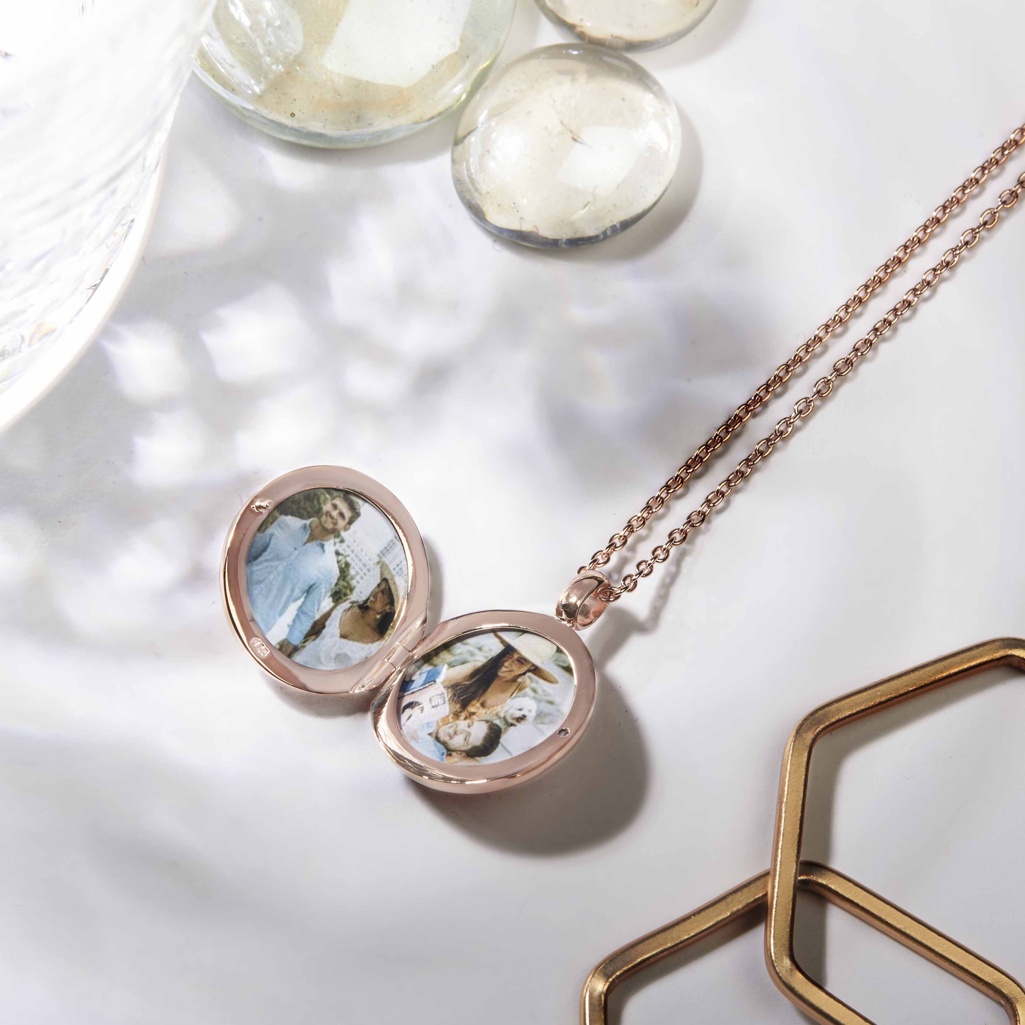 Diamond Round Engraved Locket – Rose Gold