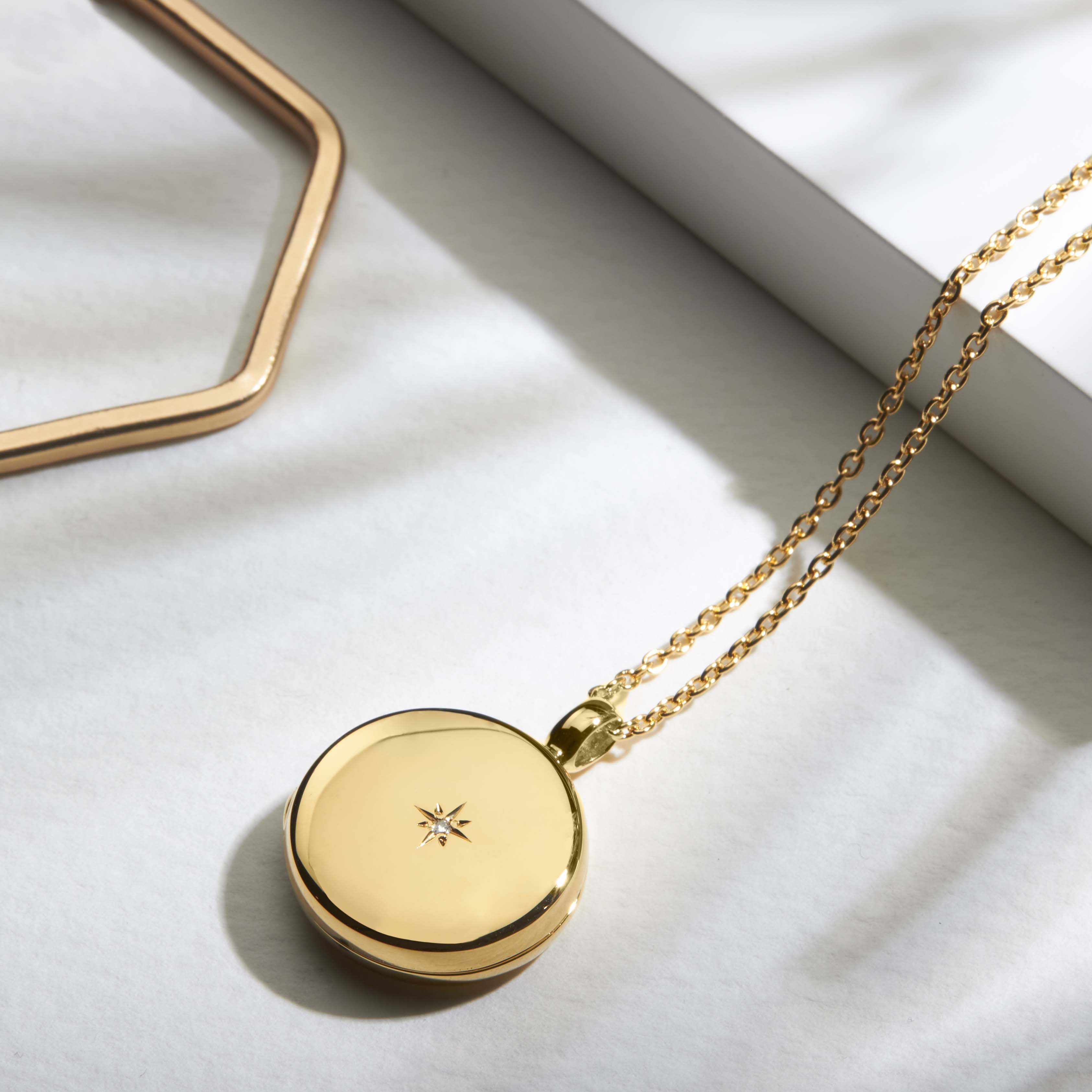 Diamond Round Engraved Locket – Gold
